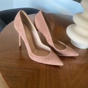 Gianvito Rossi Nude Suede Pumps (40/9)
